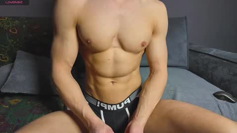 benjaminkarl02 online show from 11/13/25, 09:41