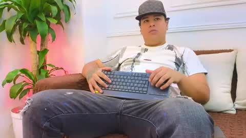 Snapshot of bennett_alejoo chatting on 04/23/26, 07:05 bennett_alejoo online show from 04/23/26, 07:05