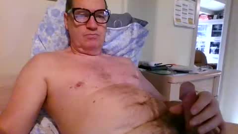 Snapshot of bennybutterfly007 chatting on 12/18/25, 12:22 bennybutterfly007 online show from 12/18/25, 12:22