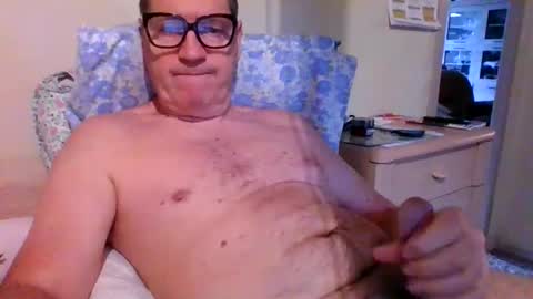 Snapshot of bennybutterfly007 chatting on 12/19/25, 12:12 bennybutterfly007 online show from 12/19/25, 12:12