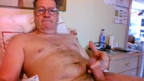 bennybutterfly007 online show from 04/27/26, 08:56