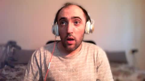 Snapshot of bentish chatting on 07/15/26, 04:23 bentish online show from 07/15/26, 04:23