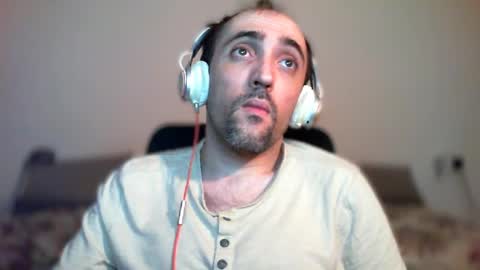 Snapshot of bentish chatting on 07/19/26, 06:44 bentish online show from 07/19/26, 06:44
