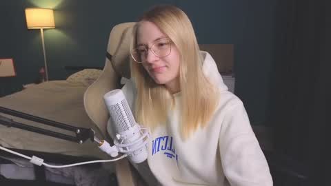 Snapshot of benty_bunny chatting on 12/03/24, 07:22 Alice online show from 12/03/24, 07:22