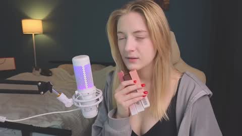 Snapshot of benty_bunny chatting on 12/12/24, 07:37 Alice online show from 12/12/24, 07:37