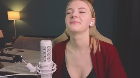 Snapshot of benty_bunny chatting on 12/14/24, 07:36 Alice online show from 12/14/24, 07:36