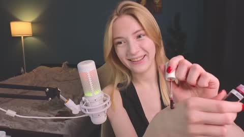 Snapshot of benty_bunny chatting on 12/26/24, 06:43 Alice online show from 12/26/24, 06:43