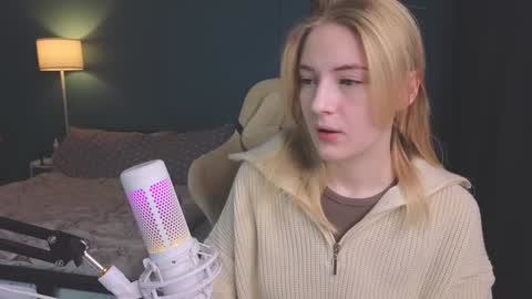 Snapshot of benty_bunny chatting on 12/28/24, 07:33 Alice online show from 12/28/24, 07:33