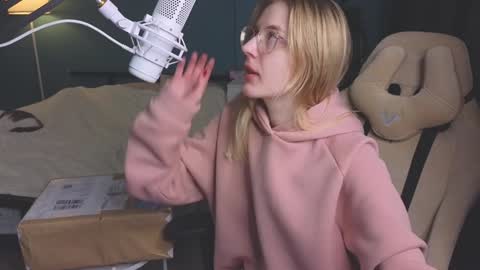 Snapshot of benty_bunny chatting on 01/05/25, 10:53 Alice online show from 01/05/25, 10:53