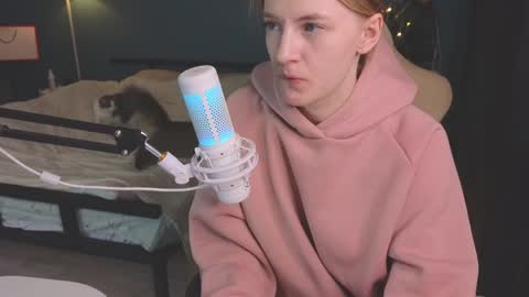 Snapshot of benty_bunny chatting on 01/06/25, 07:24 Alice online show from 01/06/25, 07:24