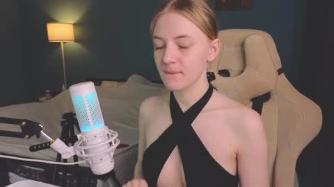 Snapshot of benty_bunny chatting on 02/06/25, 11:21 Alice online show from 02/06/25, 11:21