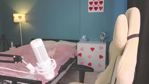 Snapshot of benty_bunny chatting on 02/18/25, 11:33 Alice online show from 02/18/25, 11:33