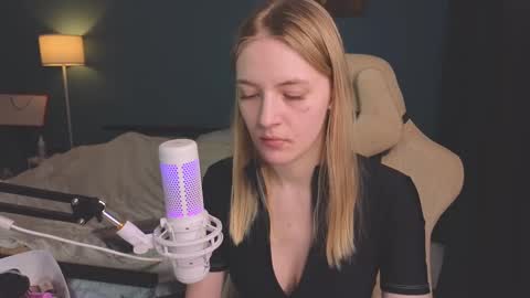 Snapshot of benty_bunny chatting on 02/25/25, 11:30 Alice online show from 02/25/25, 11:30