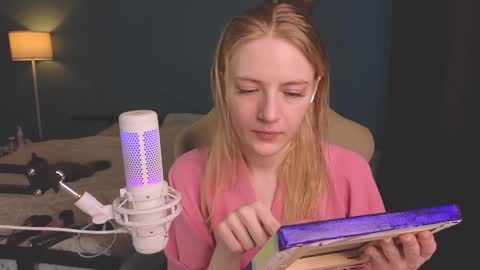 Snapshot of benty_bunny chatting on 03/08/25, 11:37 Alice online show from 03/08/25, 11:37