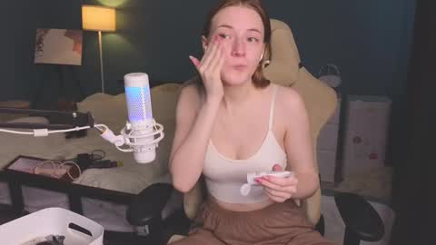 Snapshot of benty_bunny chatting on 10/02/25, 11:17 Alice online show from 10/02/25, 11:17