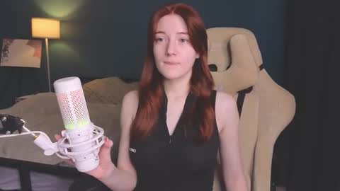 Snapshot of benty_bunny chatting on 10/24/25, 10:22 Alice online show from 10/24/25, 10:22