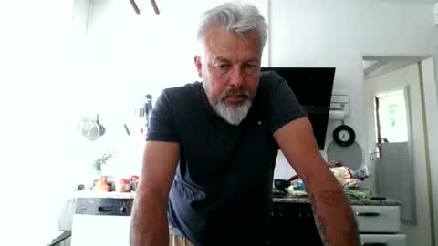 Snapshot of berg_boy chatting on 04/24/26, 03:36 Martin online show from 04/24/26, 03:36