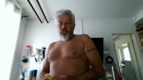 Snapshot of berg_boy chatting on 05/09/26, 05:56 Martin online show from 05/09/26, 05:56