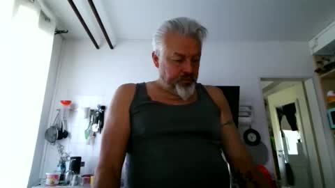 Snapshot of berg_boy chatting on 05/16/26, 08:33 Martin online show from 05/16/26, 08:33