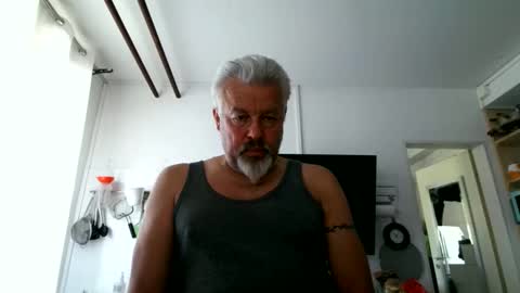 Snapshot of berg_boy chatting on 05/19/26, 10:54 Martin online show from 05/19/26, 10:54
