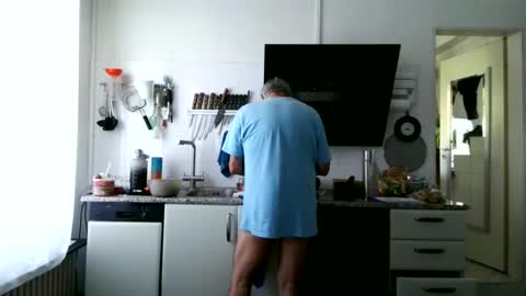 Snapshot of berg_boy chatting on 05/25/26, 06:19 Martin online show from 05/25/26, 06:19