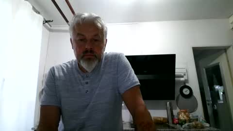 Snapshot of berg_boy chatting on 05/27/26, 04:09 Martin online show from 05/27/26, 04:09