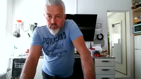 Snapshot of berg_boy chatting on 06/05/26, 10:21 Martin online show from 06/05/26, 10:21