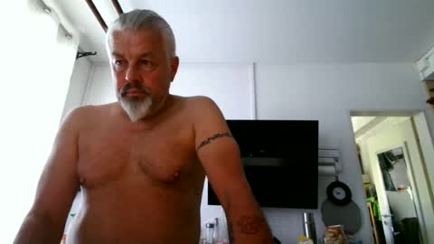 Snapshot of berg_boy chatting on 06/20/26, 06:49 Martin online show from 06/20/26, 06:49