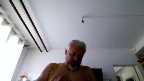 Snapshot of berg_boy chatting on 07/27/26, 10:33 Martin online show from 07/27/26, 10:33