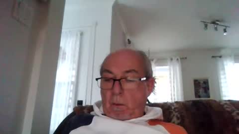 bernard1102 online show from 12/31/24, 01:19