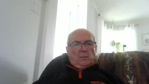 Snapshot of bernard1102 chatting on 06/26/26, 07:40 bernard1102 online show from 06/26/26, 07:40
