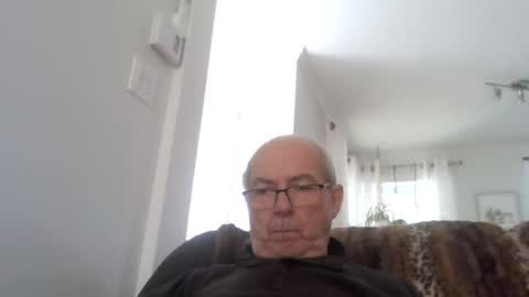 Snapshot of bernard1102 chatting on 07/06/26, 01:52 bernard1102 online show from 07/06/26, 01:52