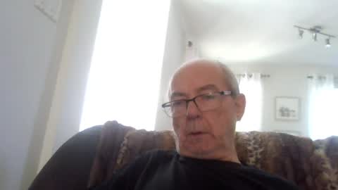 Snapshot of bernard1102 chatting on 07/07/26, 01:04 bernard1102 online show from 07/07/26, 01:04