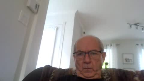 Snapshot of bernard1102 chatting on 07/09/26, 11:03 bernard1102 online show from 07/09/26, 11:03