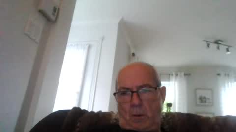 Snapshot of bernard1102 chatting on 07/14/26, 10:21 bernard1102 online show from 07/14/26, 10:21
