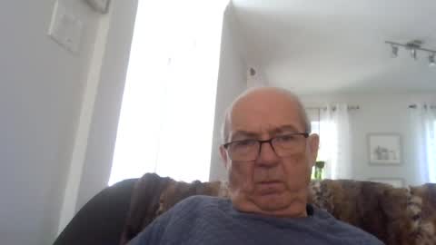 Snapshot of bernard1102 chatting on 07/17/26, 01:40 bernard1102 online show from 07/17/26, 01:40