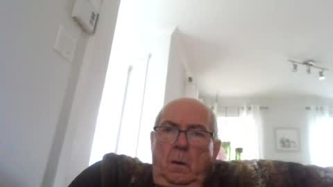 Snapshot of bernard1102 chatting on 07/23/26, 12:14 bernard1102 online show from 07/23/26, 12:14