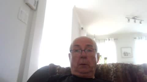 Snapshot of bernard1102 chatting on 07/25/26, 04:37 bernard1102 online show from 07/25/26, 04:37