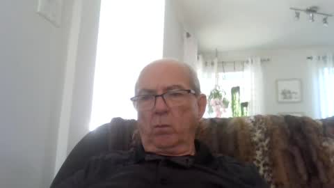 Snapshot of bernard1102 chatting on 07/31/26, 01:54 bernard1102 online show from 07/31/26, 01:54