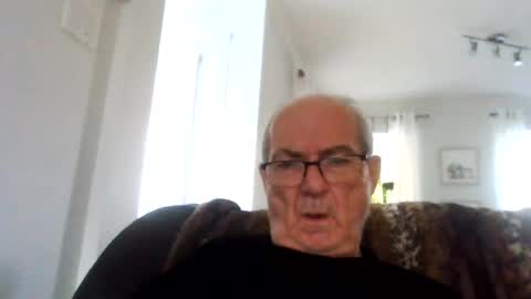 Snapshot of bernard1102 chatting on 08/05/26, 11:02 bernard1102 online show from 08/05/26, 11:02