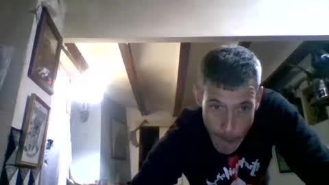 Snapshot of bernichaos77 chatting on 12/22/25, 12:40 bernichaos77 online show from 12/22/25, 12:40