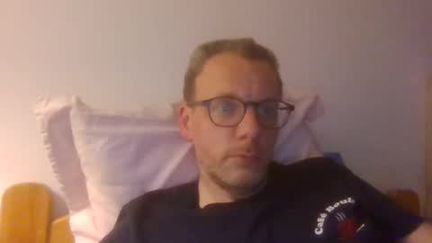 Snapshot of bernie484237 chatting on 05/04/26, 06:26 Bernie online show from 05/04/26, 06:26