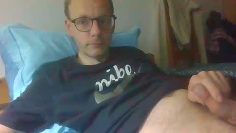 Snapshot of bernie484237 chatting on 05/11/26, 07:33 Bernie online show from 05/11/26, 07:33