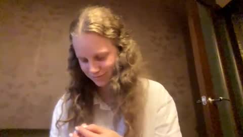 Sophia online show from 10/10/25, 12:37