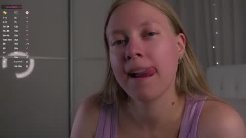 Snapshot of berniedelamora chatting on 08/09/26, 01:38 Mira online show from 08/09/26, 01:38