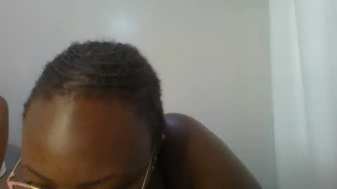 berries_lee online show from 03/11/25, 08:52