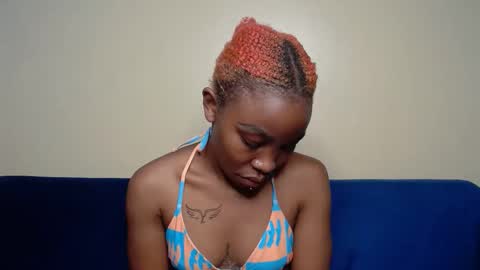 berries_lee online show from 11/04/25, 11:20