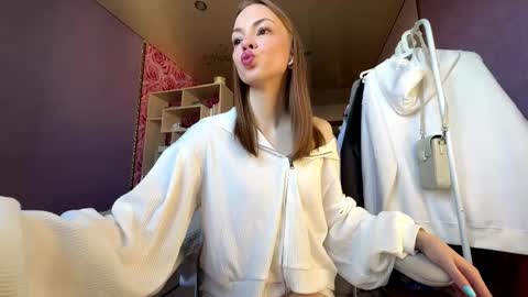 Sofia online show from 10/06/25, 05:05