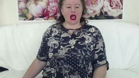 Snapshot of berryshickx chatting on 10/21/25, 08:37 BerryShickX online show from 10/21/25, 08:37