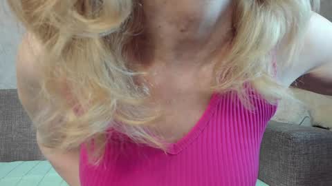 Snapshot of best__angelica chatting on 04/26/26, 05:10 best__angelica online show from 04/26/26, 05:10